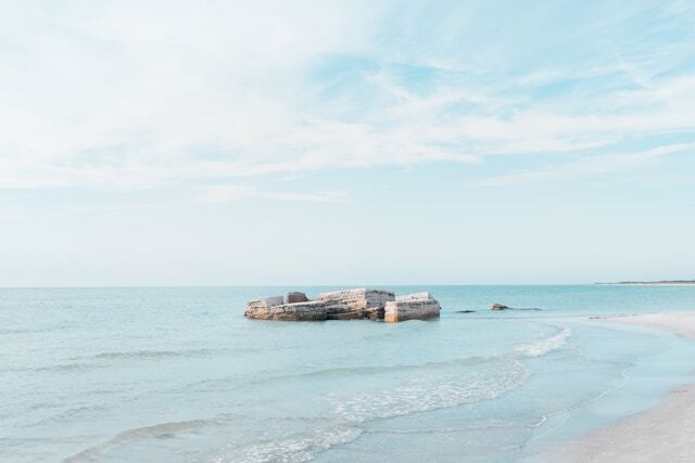 ocean-at-fort-de-soto-park-in-st-petersburg-florida
