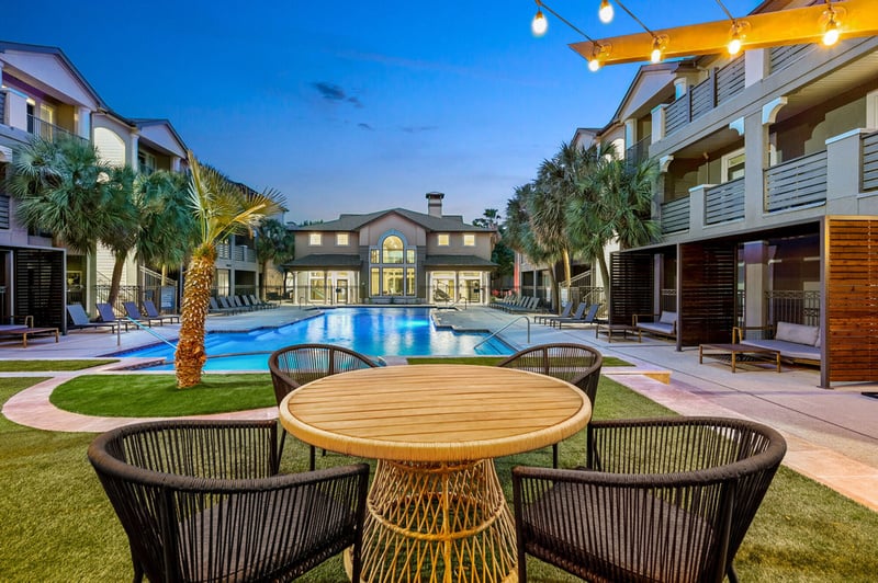 outdoor-pool-residence-houston