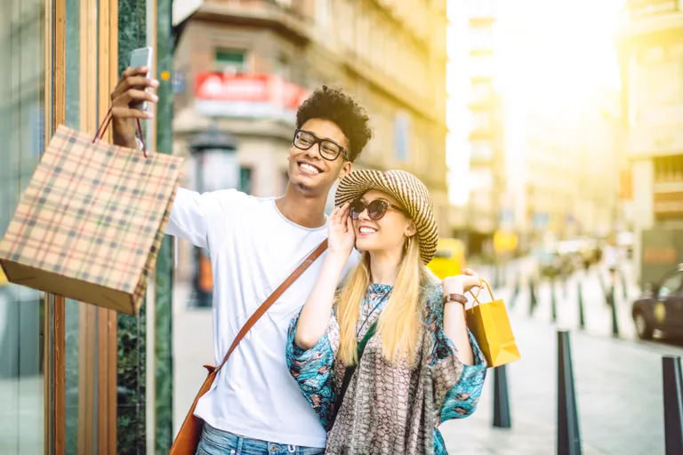 International-students-shopping