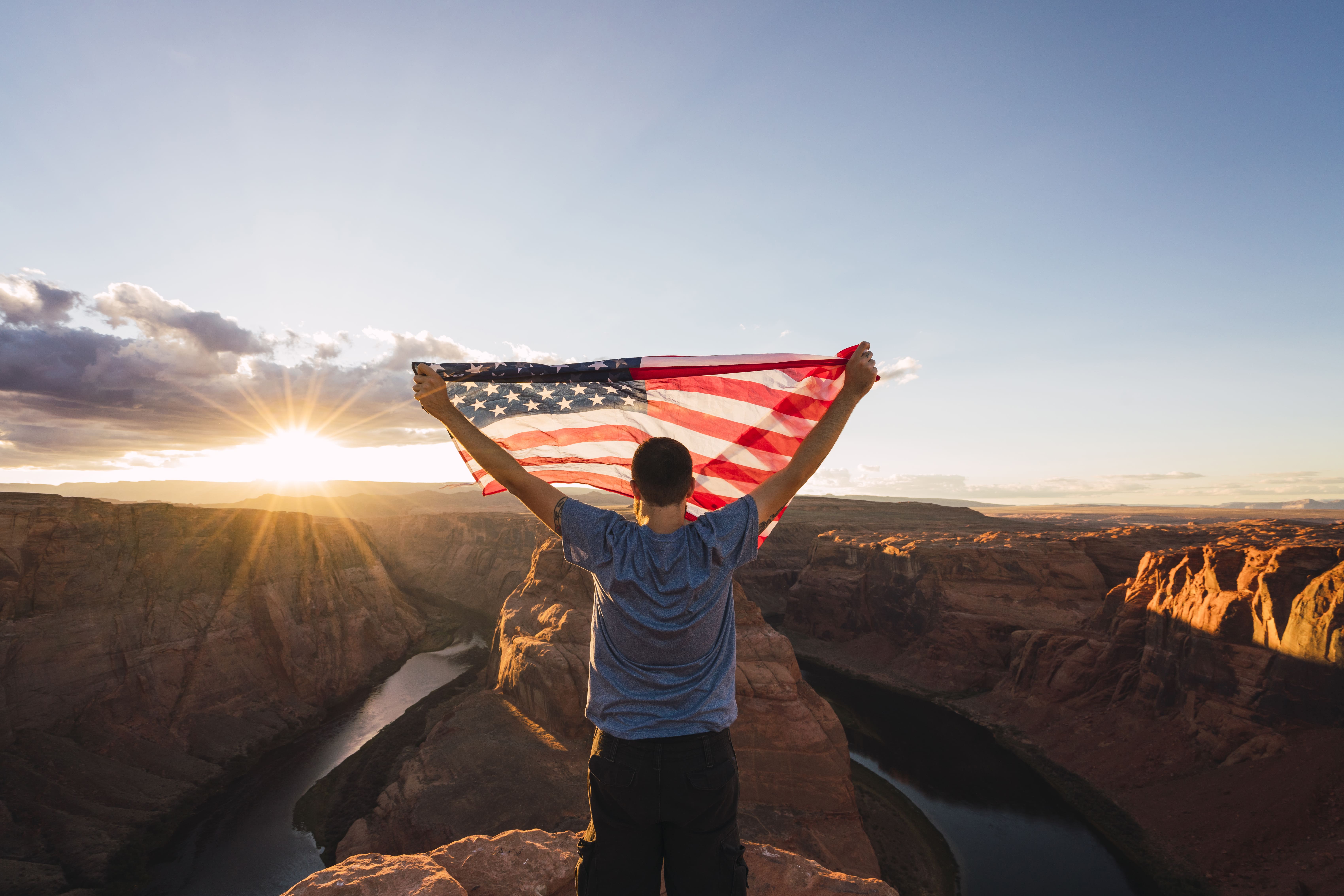 usa-arizona-colorado-river-horseshoe-bend-youn-2022-12-16-22-36-54-utc