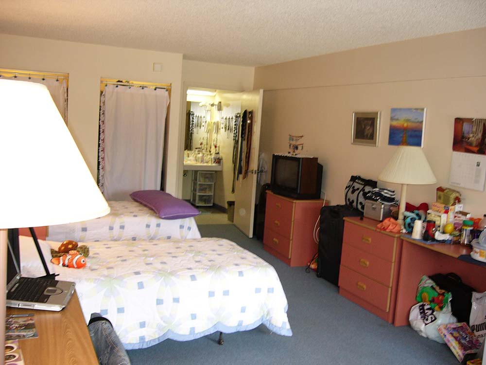 A double occupancy bedroom at Eckerd College Campus Residences, the student residence for ELS Language Centers students in St. Petersburg, Florida, USA.